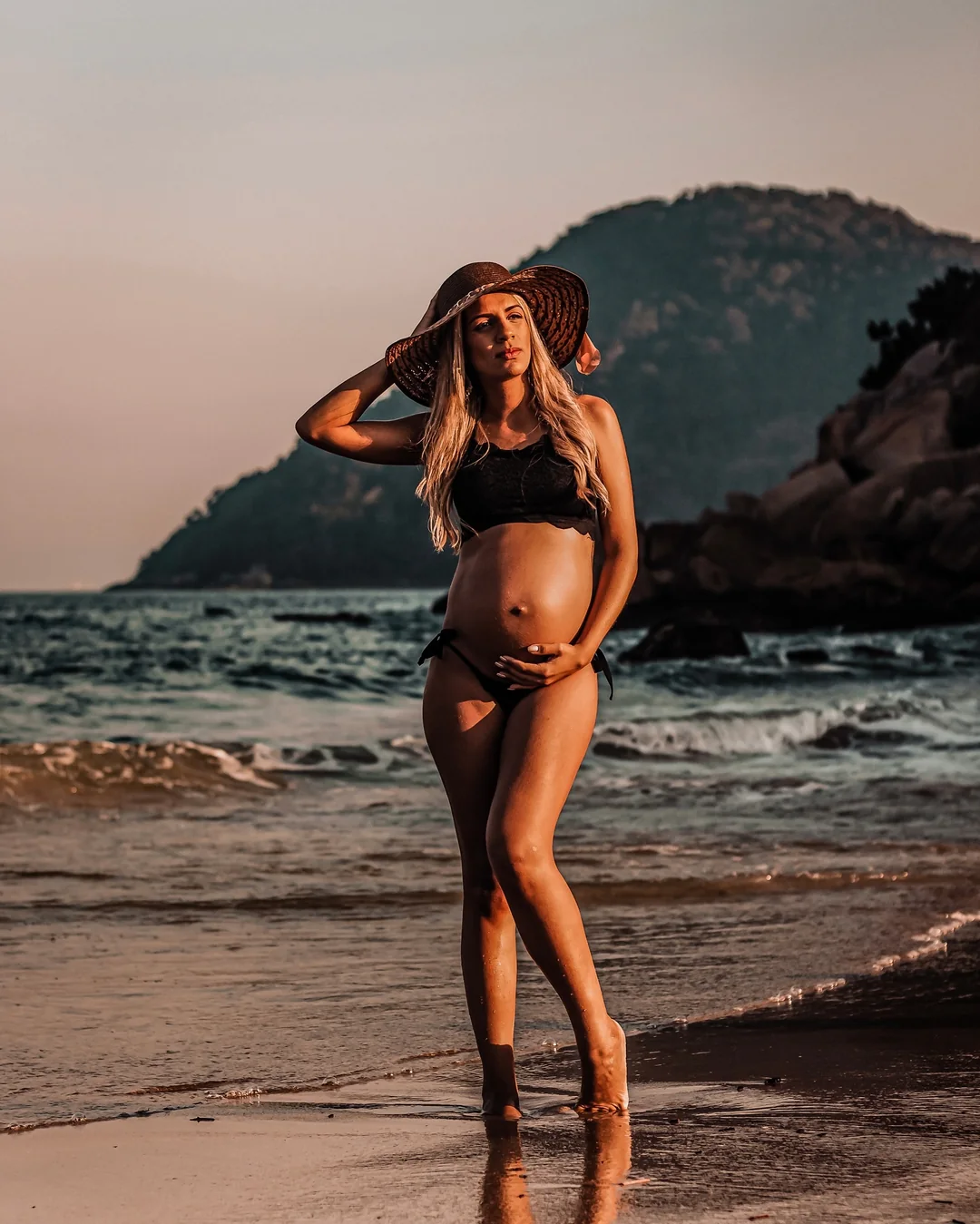 Radiant maternity moment by the coast